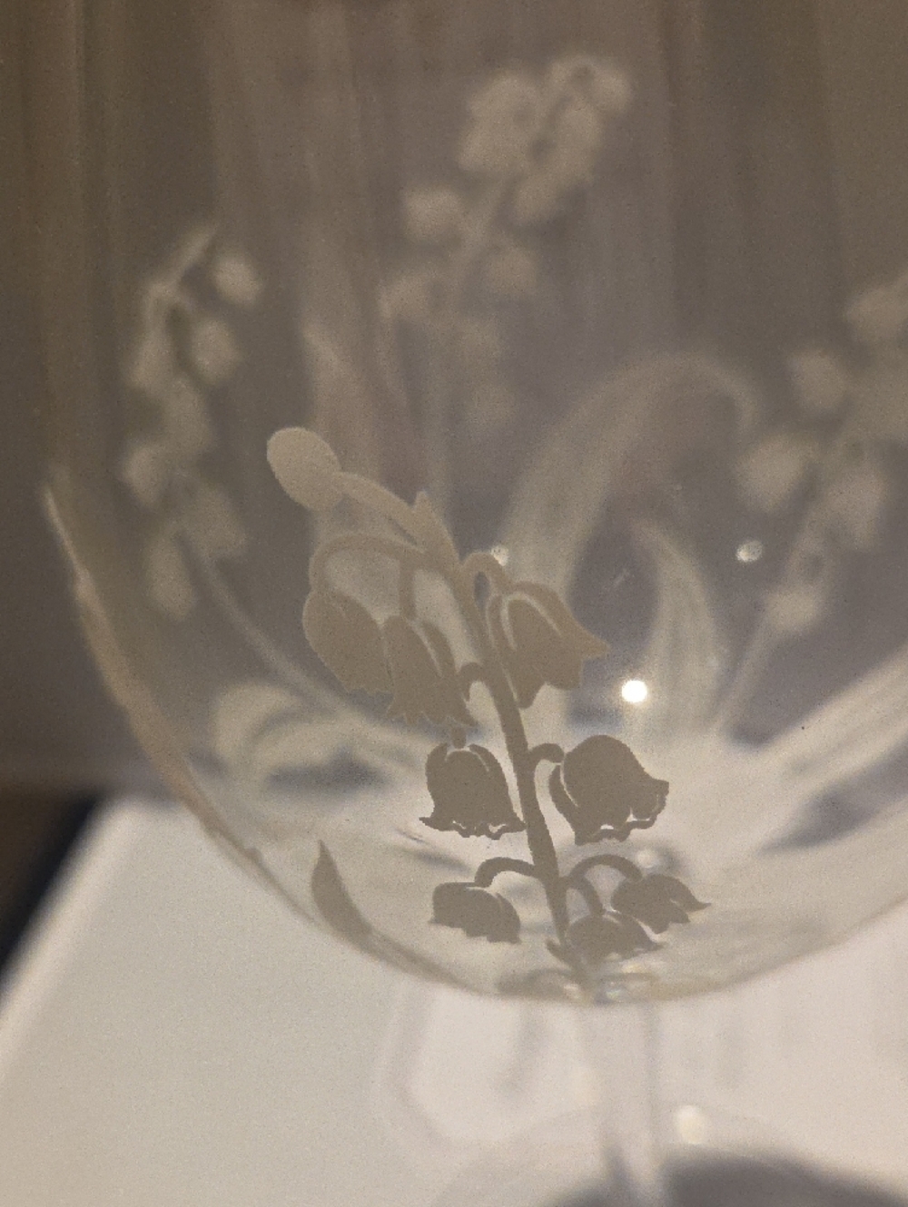 12 Floral Wine Glass - Clear with White Floral Accent - Picture 4 of 9